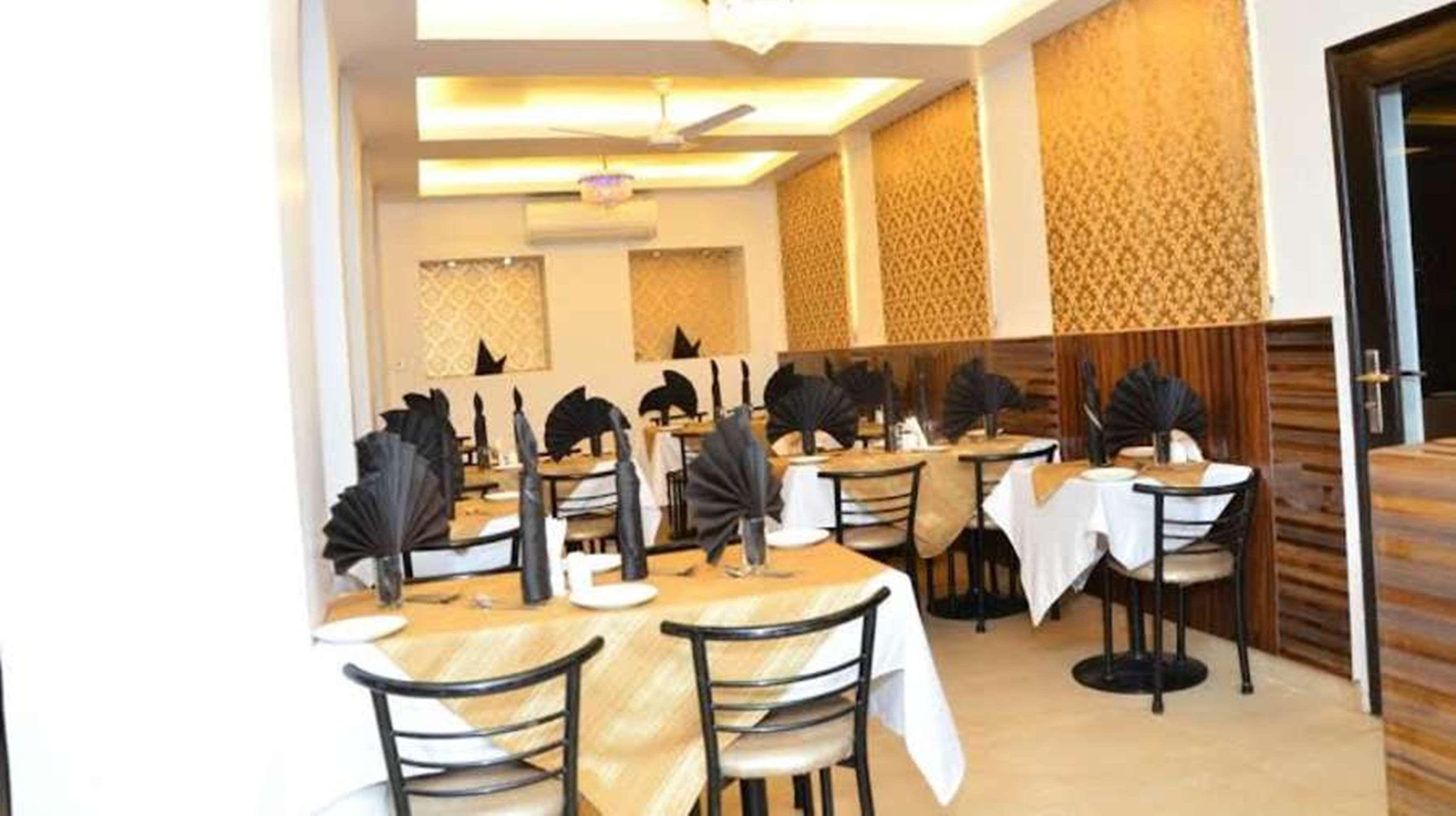 Surya International Hotel Delhi  Exterior photo