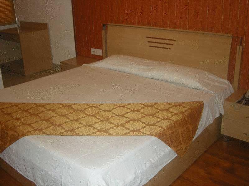 Surya International Hotel Delhi  Exterior photo