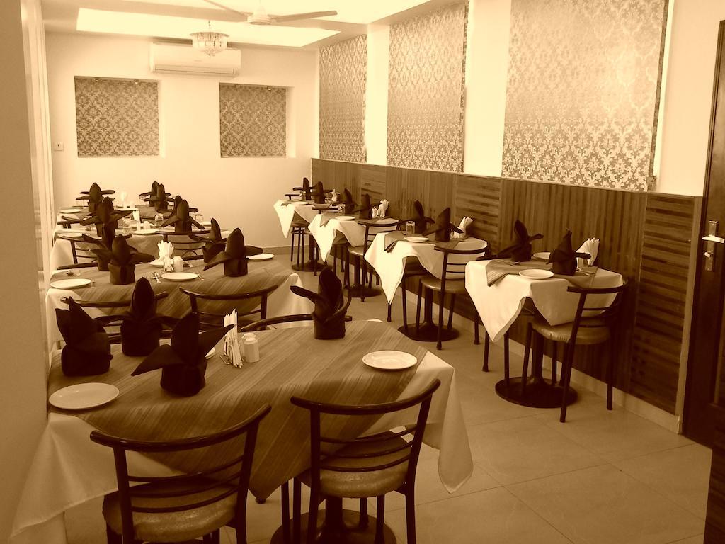 Surya International Hotel Delhi  Exterior photo