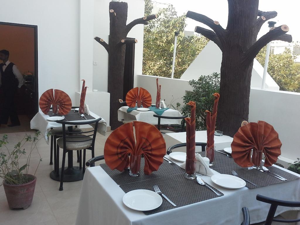 Surya International Hotel Delhi  Exterior photo